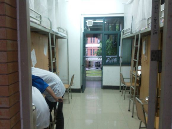 华南理工大学宿舍图片_寝室图片13