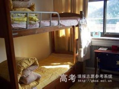 大连枫叶职业技术学院宿舍图片_寝室图片5